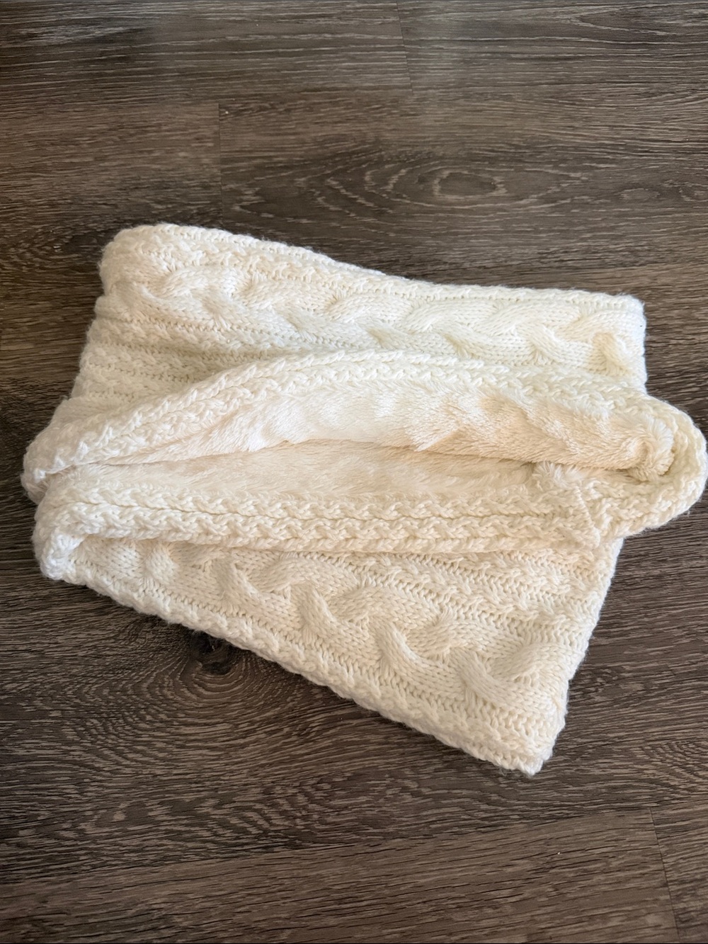 Minicci Off-White Cable Knit Infinity Scarf